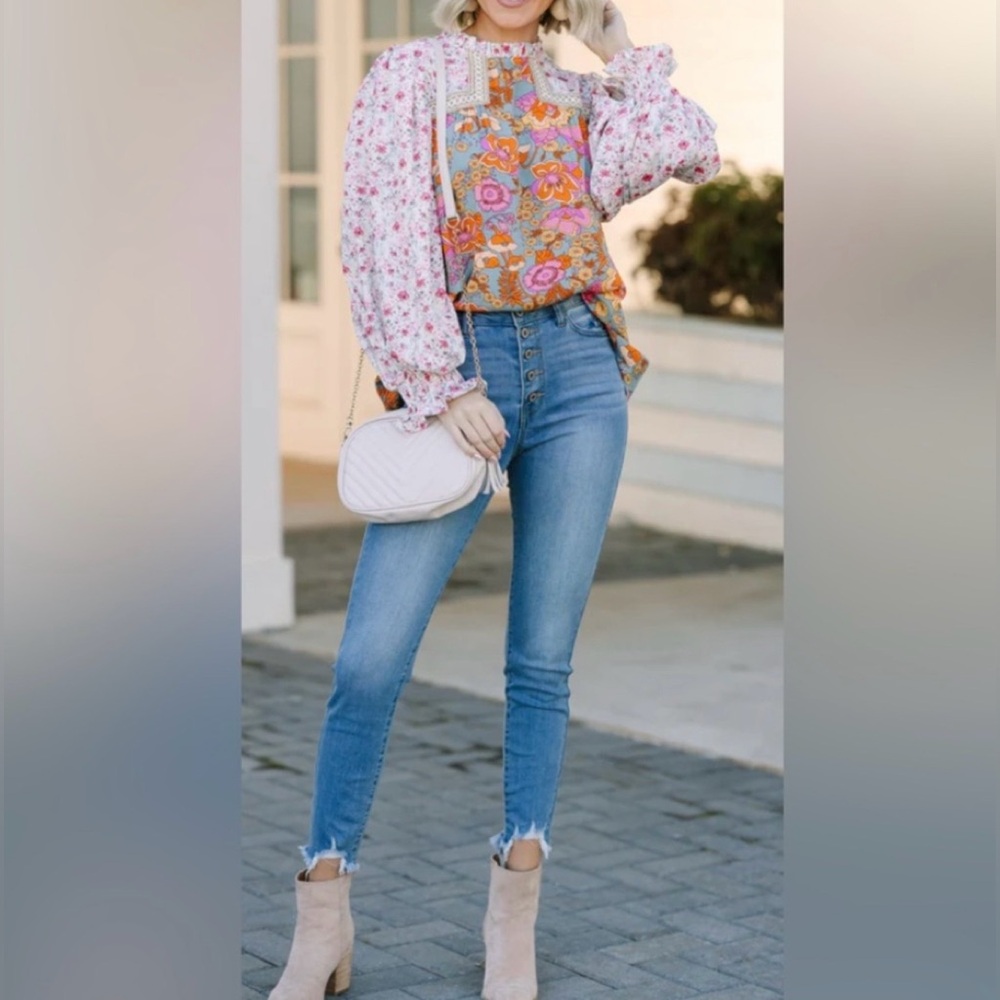 JODIFL Let’s Be Clear Romantic Floral Blouse - Picture 2 of 8